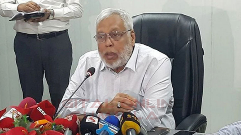 বিদ্যুৎ, জ্বালানি ও খনিজসম্পদ বিষয়ক উপদেষ্টা ফাওজুল কবির খান জানিয়েছেন, মানুষের মধ্যে জাতীয় রাজস্ব বোর্ড (এনবিআর) নামটি নিয়ে নেতিবাচক ধারণা তৈরি হয়েছে। তাই এই নামটি বাতিল করে দুইটি নতুন বিভাগ চালু করা হবে— রাজস্ব নীতি এবং রাজস্ব বাস্তবায়ন। প্রত্যেক বিভাগের জন্য একজন করে সচিব দায়িত্ব পালন করবেন। রবিবার সকালে সচিবালয়ে সাংবাদিকদের সঙ্গে আলাপকালে তিনি এসব কথা বলেন। তিনি রাজস্ব আহরণ সংক্রান্ত উপদেষ্টা কমিটির সভাপতিও। তিনি বলেন, “এনবিআর সংস্কার নিয়ে যে অধ্যাদেশ হয়েছে, সেখানে কিছু শব্দগত এবং কাঠামোগত ভুল ছিল। উপদেষ্টা কমিটি এগুলো সংশোধনের সুপারিশ করবে।” এনবিআর কর্মকর্তাদের আন্দোলনের প্রসঙ্গ টেনে তিনি বলেন, “এই আন্দোলন একপর্যায়ে সরকারবিরোধী চরিত্র ধারণ করে। এর লক্ষ্য ছিল রাজস্ব আদায়ে বিঘ্ন সৃষ্টি ও অর্থনীতিকে ক্ষতিগ্রস্ত করা।” ফাওজুল কবির খান আরও বলেন, “এনবিআর কর্মকর্তারা সরকারের আস্থা হারিয়েছেন। এখন তাদের কাজের মাধ্যমেই সেই আস্থা ফিরিয়ে আনতে হবে।” তিনি দাবি করেন, দেশের অর্থনীতি এখনও কাঙ্ক্ষিত লক্ষ্যে পৌঁছায়নি, তবে তা এখন গতি পেয়েছে এবং এগিয়ে যাচ্ছে।